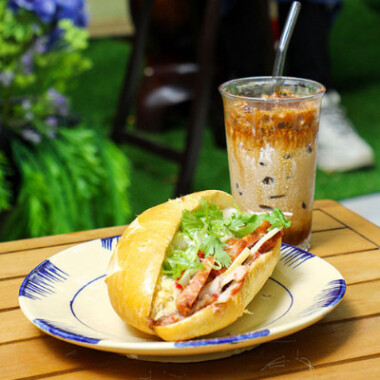 Combo Bánh Mì + Cafe Sữa Đá